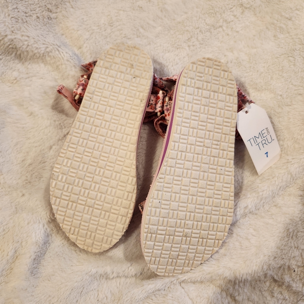 Time and Tru Floral Bow Sandals - Picture 3 of 4
